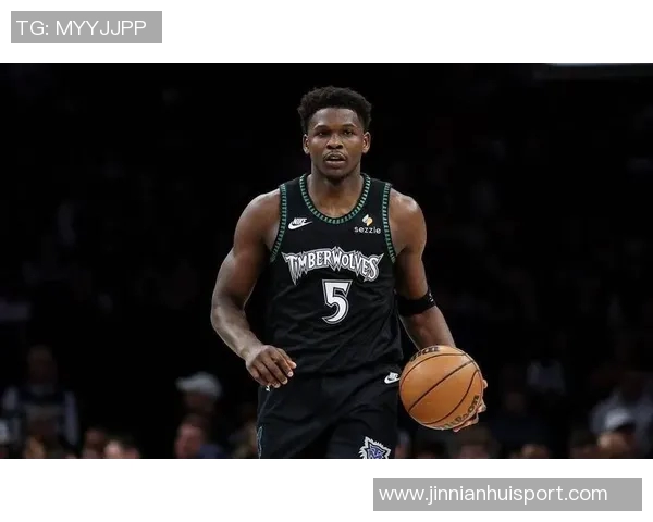 爱德华兹背部痉挛成疑队记透露揭幕战客战开拓者最新动态 爱德华兹背部痉挛成疑队记透露揭幕战客战开拓者最新动态