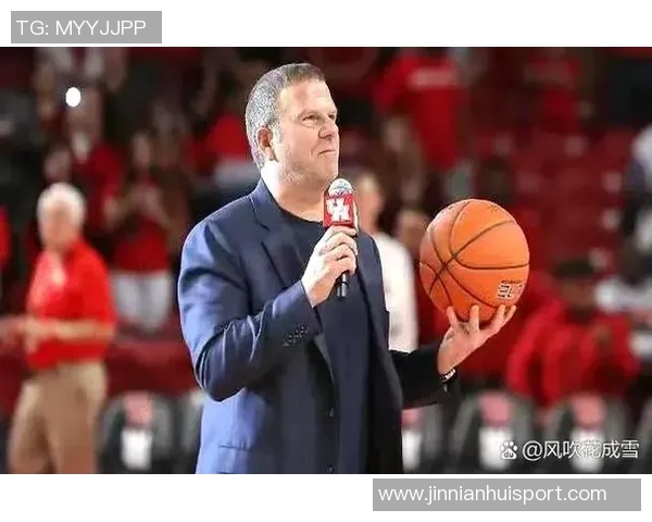 乌度卡称赞卡佩拉护筐与空接能力申京双塔组合展现更强侵略性