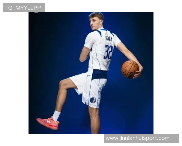 弗拉格在比赛中表现出色成为历史第二年轻的15分5板5助球员仅次于詹姆斯