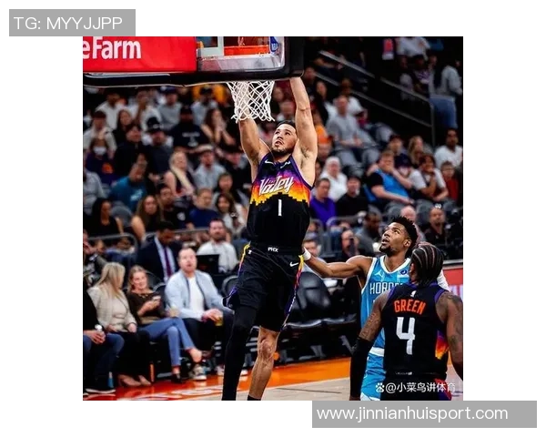 布克上半场表现挣扎12投5中仅得14分5篮板罚球命中率低迷 布克上半场表现挣扎12投5中仅得14分5篮板罚球命中率低迷